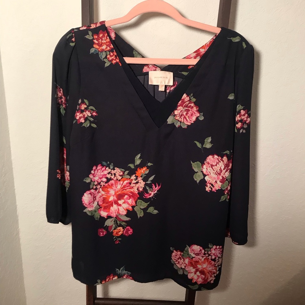 SKIES ARE BLUE V NECK AND BACK TOP